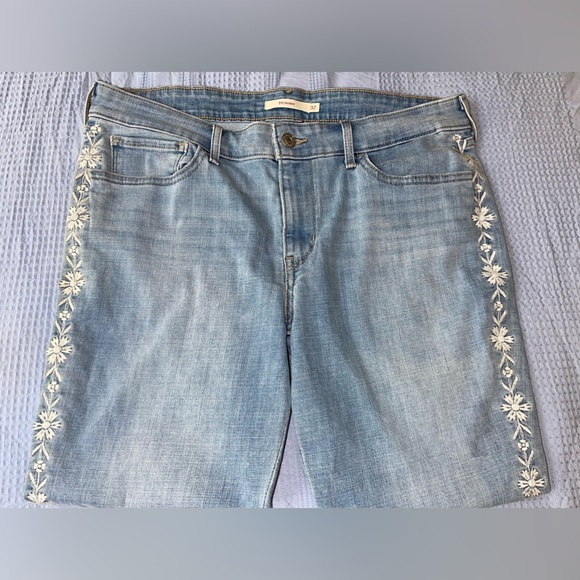 Levi Strauss & Co Jeans - Picture 2 of 4